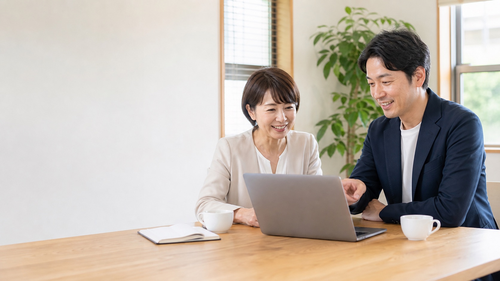 企業担当者とGパートナーが仕事を整理する支援イメージ